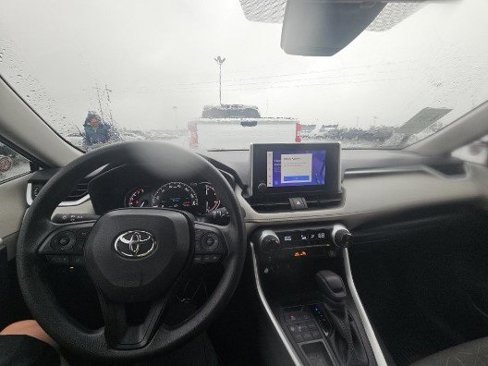 Used 2025 Toyota RAV4 XLE w/ Convenience Package image 4