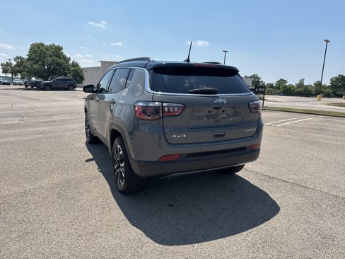 Used 2024 Jeep Compass Limited image 9