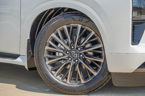 New 2026 INFINITI QX80 Autograph w/ Premium Cargo Package image 2