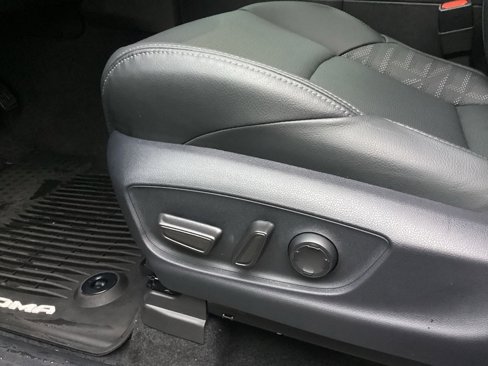 Used 2025 Toyota Tacoma TRD Off-Road image 17