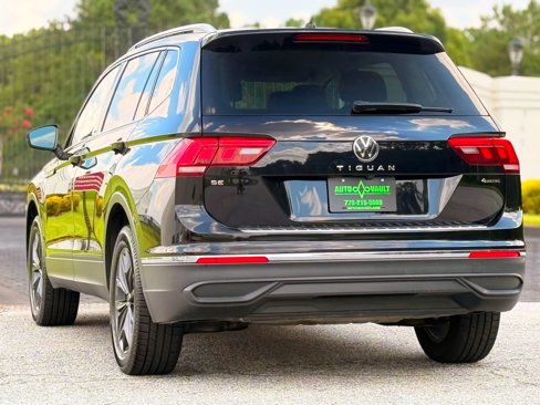 Used 2022 Volkswagen Tiguan SE image 9