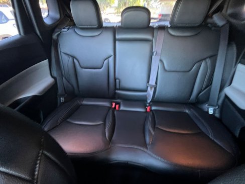 Used 2025 Jeep Compass Limited image 38
