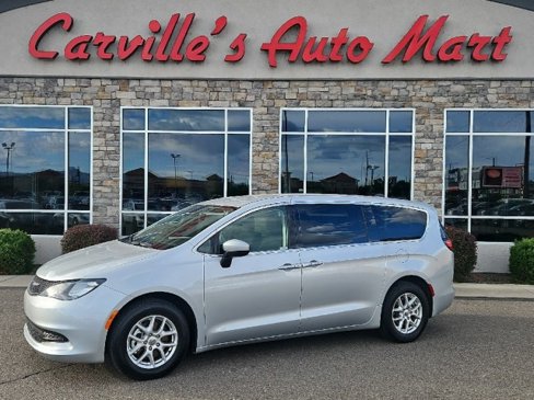 Used 2023 Chrysler Voyager LX image 1