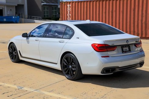 Used 2019 BMW M760i xDrive image 7