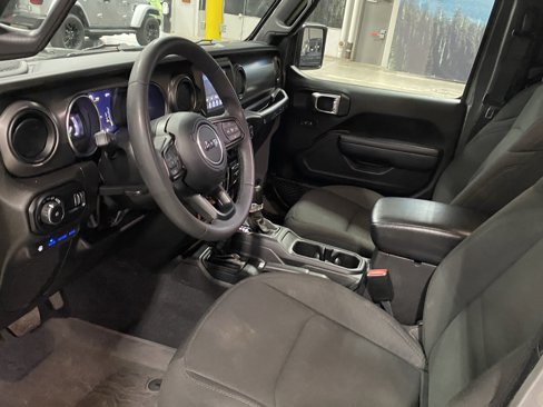 Used 2023 Jeep Wrangler Unlimited image 11