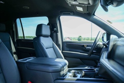 Used 2025 Chevrolet Suburban Z71 image 20
