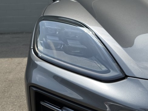 New 2025 Porsche Cayenne GTS image 11
