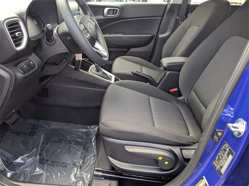 Used 2025 Hyundai Venue SE image 11