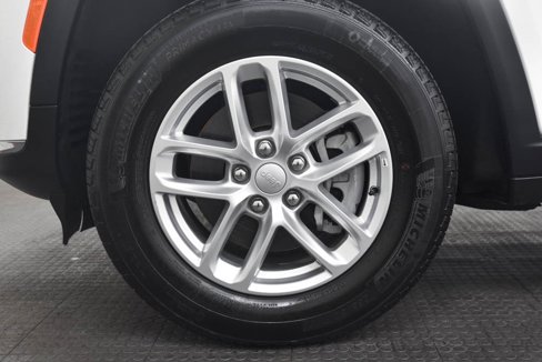 Used 2024 Jeep Grand Cherokee L Laredo image 8