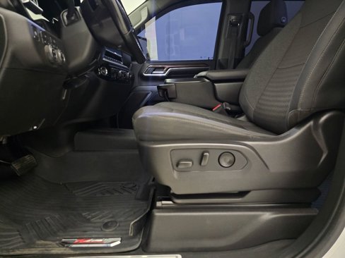 Used 2024 Chevrolet Silverado 2500 LT image 3