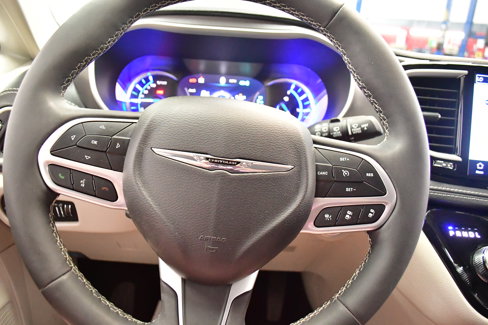 Used 2024 Chrysler Pacifica Limited image 21