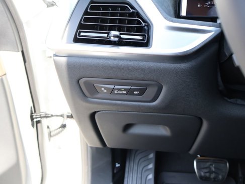 New 2026 BMW X5 xDrive50e w/ Executive Package image 38
