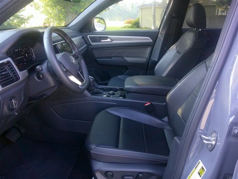 Used 2022 Volkswagen Atlas Cross Sport SE w/ Panoramic Sunroof Package image 10
