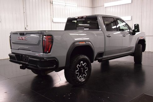 Used 2024 GMC Sierra 2500 AT4X image 9
