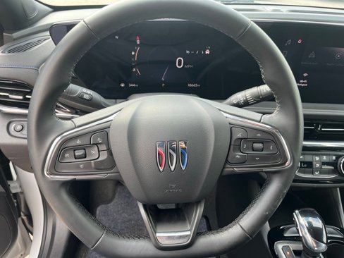 Used 2025 Buick Envista Sport Touring image 39