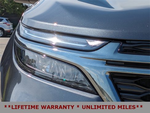 Used 2022 Chevrolet Equinox RS w/ LPO, Floor Liner Package image 11