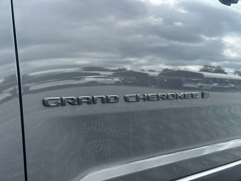 Used 2022 Jeep Grand Cherokee Altitude image 22