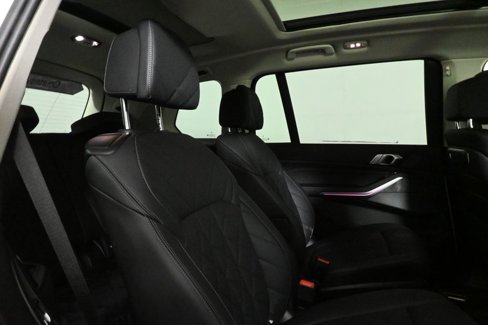 Used 2025 BMW X7 xDrive40i w/ Premium Package image 37