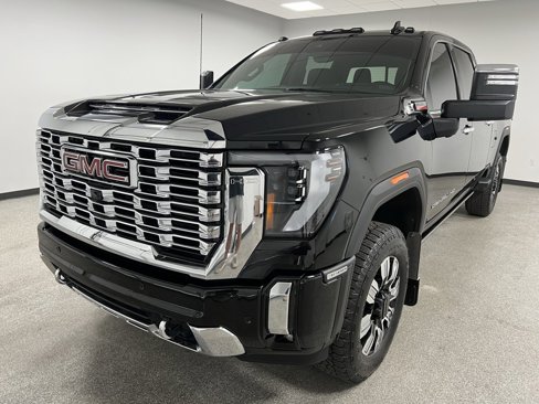 Used 2024 GMC Sierra 3500 Denali w/ Technology Package image 5