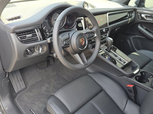 New 2025 Porsche Macan S image 4