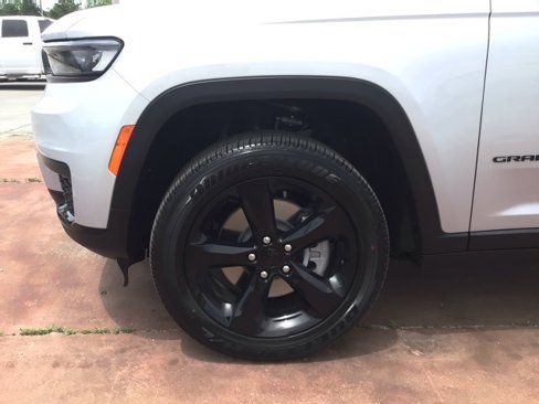 New 2025 Jeep Grand Cherokee L Laredo image 21