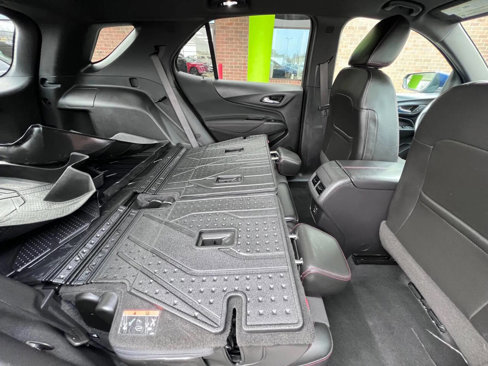 Used 2022 Chevrolet Equinox RS w/ LPO, Floor Liner Package image 17