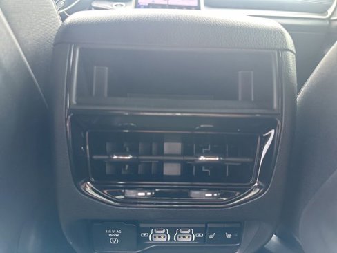Used 2024 Jeep Grand Cherokee Limited image 18
