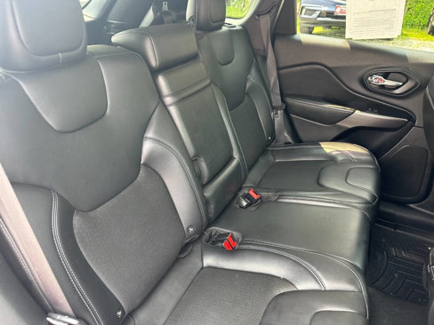 Used 2019 Jeep Cherokee Latitude Plus w/ Cold Weather Group image 17