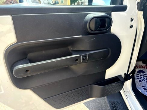 Used 2009 Jeep Wrangler Unlimited X image 11