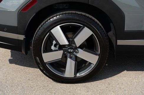 Used 2024 Hyundai Santa Fe Limited image 12