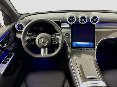 Used 2025 Mercedes-Benz GLC 300 4MATIC image 24