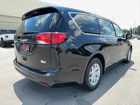 New 2025 Chrysler Voyager LX image 5