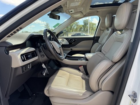 Used 2020 Lincoln Aviator Reserve w/ Equipment Group 202A image 9