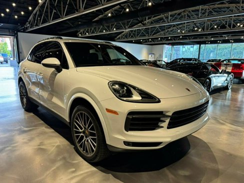 Used 2022 Porsche Cayenne w/ Premium Package image 7