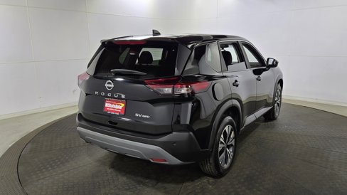 Used 2023 Nissan Rogue SV image 7