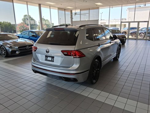 Used 2022 Volkswagen Tiguan SE R-Line image 5