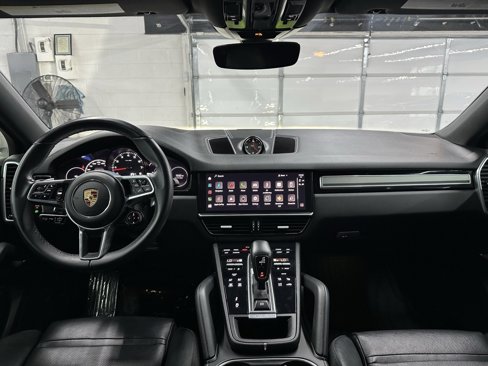 Used 2023 Porsche Cayenne Coupe image 12