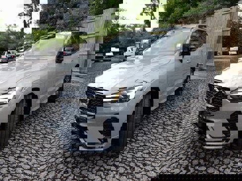 Certified 2024 Volvo XC60 B5 Plus image 3