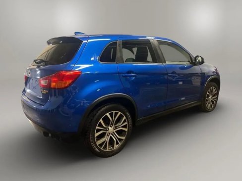 Used 2017 Mitsubishi Outlander Sport LE image 2