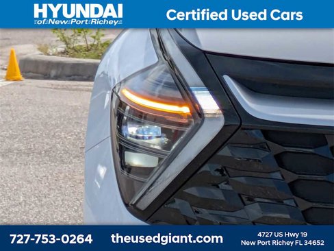 Used 2025 Kia Sportage EX image 9