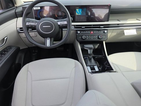 Certified 2025 Hyundai Tucson SE image 3
