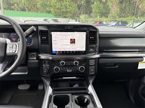 New 2025 Ford F450 Lariat image 15