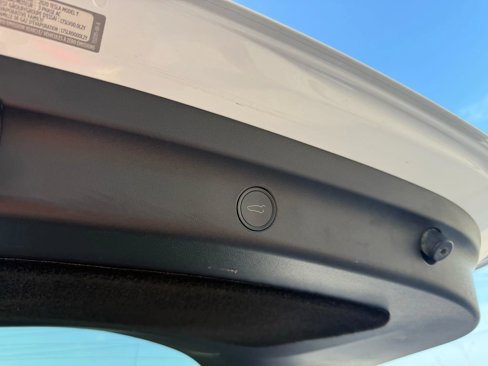 Used 2020 Tesla Model Y Long Range image 6