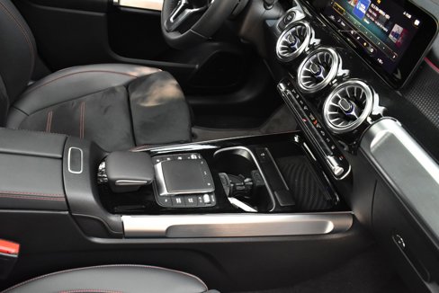 Used 2023 Mercedes-Benz EQB 300 4MATIC image 22