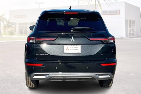 New 2025 Mitsubishi Outlander SE image 4