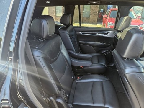 Used 2023 Cadillac XT6 Premium Luxury image 12