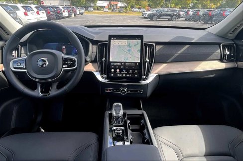 New 2026 Volvo XC90 B6 Plus w/ Protection Package Premier image 7