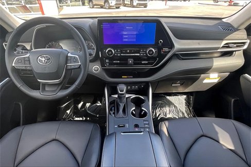 Used 2025 Toyota Highlander XLE image 15