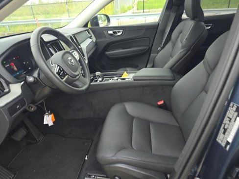 Certified 2025 Volvo XC60 B5 Plus image 5