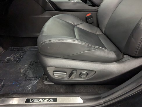 Used 2022 Toyota Venza XLE image 11